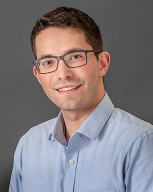 Headshot of Elliott Welker